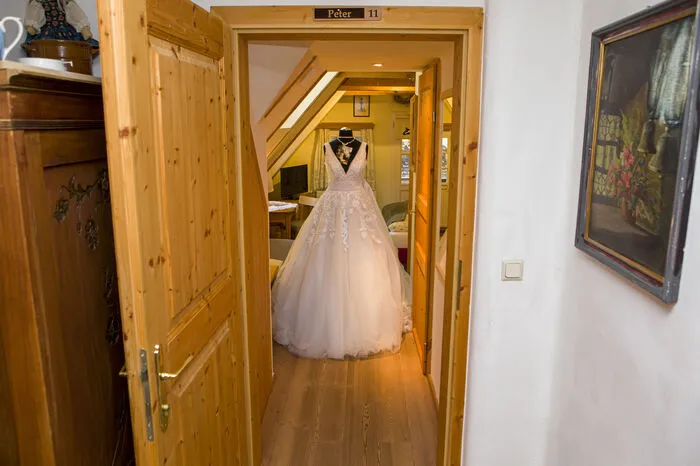 Besucherinnen und Besucher konnten sich von der Ausstattung bis hin zum Unterhaltungsprogramm über sämtliche Themen im Zusammenhang mit dem Heiraten informieren und außerdem durch das Hochzeitsdorf beim Jagawirt flanieren. 