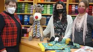 Herta Faustmann übergibt an Yvonne Sokol und Miriam Kreutz