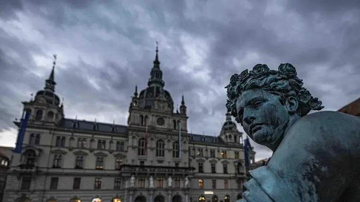 Dunkle Wolken über dem Grazer Rathaus angesichts der budgetären Nöte
