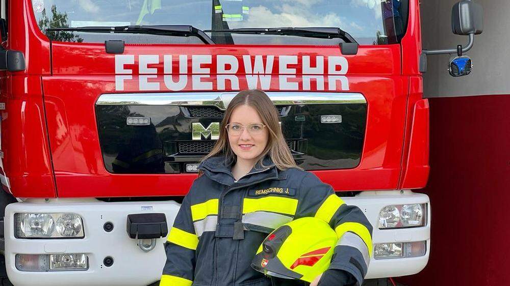 Julia Remschnig ist neben Studium und Beruf auch bei ehrenamtlich bei der Feuerwehr tätig
