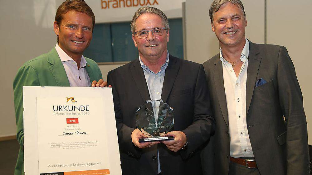  Brandboxx-Geschäftsführer Markus Oberhamberger, Pluch und Friedrich Ammaschell, Obmann Werbegemeinschaft Österreichische Schuhwirtschaft (von links)