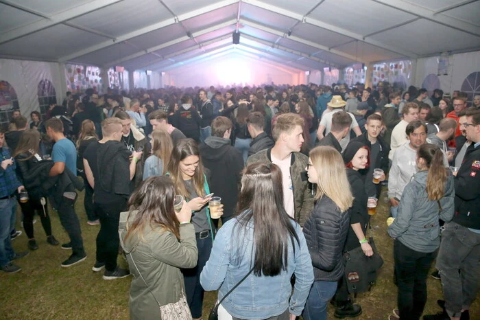 Übrigens: Fest Party machen sah man unter anderen Gemeinderat Harald Gradischnig, Murauer Bier-Logistik-Gesamtleiter Roland Maurer, Feuerwehrkommandant Klaus Ertl, Regisseur Peter Habernig sowie Bergfexin Jutta Pischelsberger. 