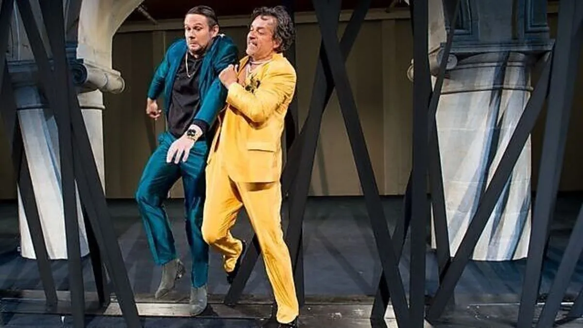 Monsieur Ornifle (Alexander Rossi) mit seinem Spezi Machetu (Florian Eisner)