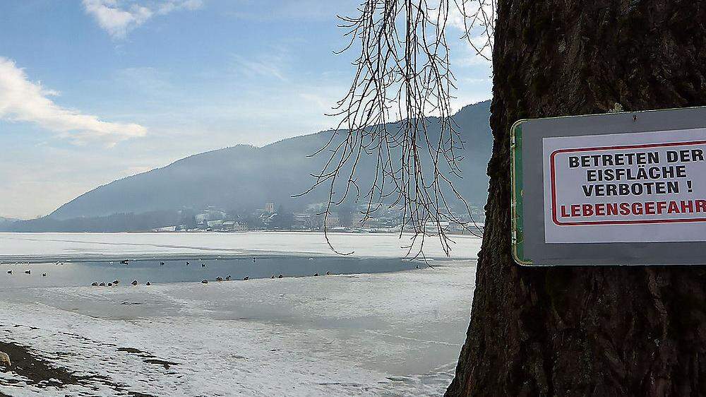 Die von den Gemeinden aufgestellten Verbots- schilder hatten keine gesetzliche Grundlage. Das Eislaufen am Ossiacher See ist mittlerweile aber per Verordnung verboten 
