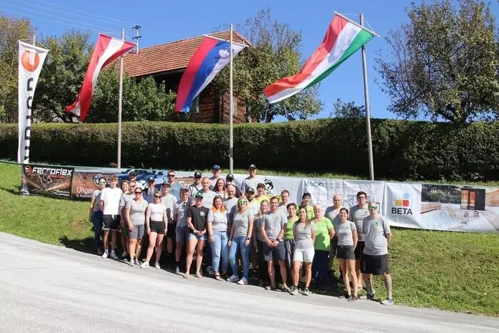 Das Organisationsteam rund um Obmann Martin Weinfurter sorgte neben dem sportlichen Programm für ein gelungenes Rahmenangebot. Die im Frühjahr erstmals eröffnete „Ritzelbar“ war ebenso im Einsatz wie das umfangreiche Buffet, das mit herzhaften Speisen und selbstgemachten Mehlspeisen großen Anklang fand.