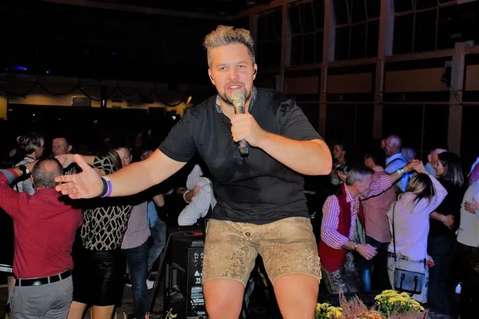 Unter den Gästen befanden sich auch Stimmungsmacher Markus Krois aus Feldbach ...