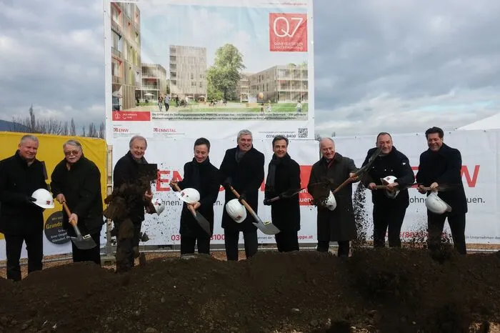 ...werden bald Hunderte Wohnungen stehen. Den Anfang machen ENW: Heute erfolgte der Spatenstich für das Quartier 7.