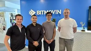 Matej Certov (links) von Bitmovin Internship Programm Praktikum