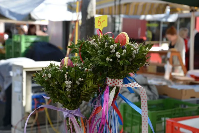 Auch Ostern hat am Bauernmarkt schon Einzug gehalten...