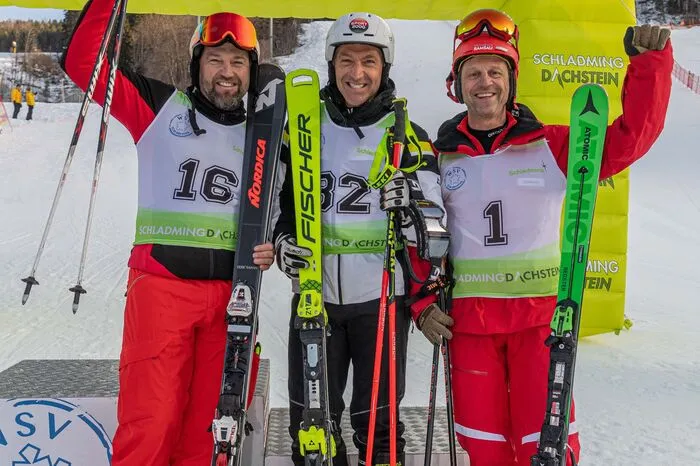 Bei den Herren blieb es in der Familie: Berhard (2.) und Hans Knauß (1.) mit Markus Perner (3.) vom TVB Ramsau am Dachstein