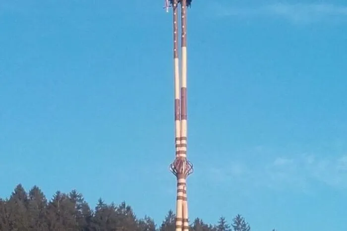 Und beim Weinhof Stocker in Söding-St. Johann ragt ein Baum mit Zwieselwuchs 26,3 Meter in die Höhe. Und nicht nur das, er ist sogar an einer zweiten Stelle zusammengewachsen und hat eine weitere Gabelung entwickelt, wie Christian Stocker beschreibt.