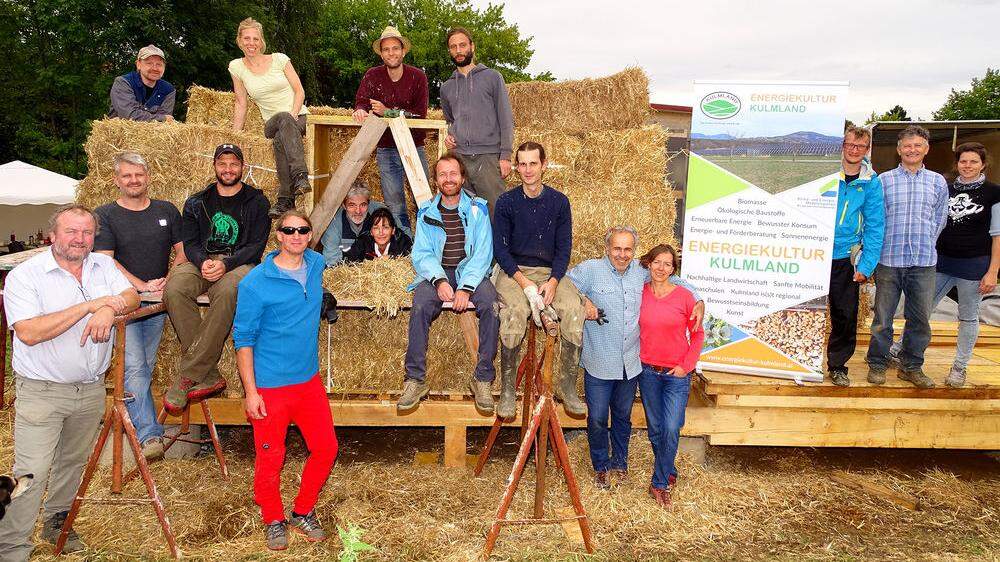 Ein Projekt der &quot;Energiekultur Kulmland&quot;: ein Workshop für Strohhausbau