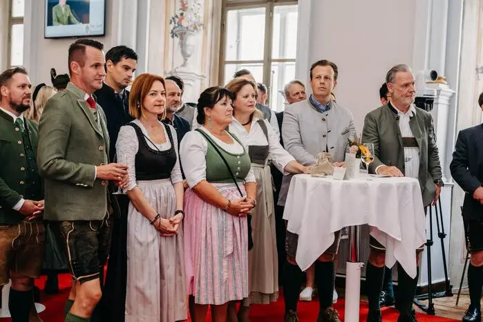 Auch FPÖ-Klubobmann Marco Triller, Bildungslandesrat Stefan Hermann, Soziallandesrat Hannes Amesbauer, Agrarlandesrätin Simone Schmiedtbauer, Vize-Landeshauptfrau Manuela Khom, Verkehrslandesrätin Claudia Holzer, und Gesundheitslandesrat Karlheinz Kornhäusl waren unter den Gästen