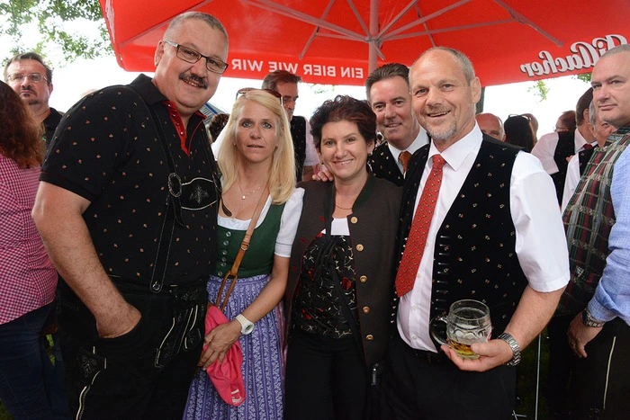 Sänger und Frauen des Polizeichores Villach mit Obmann Manfred Hauser.