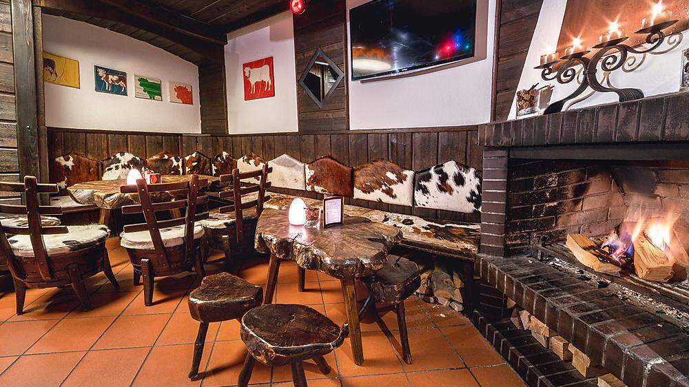 Nach einem Tag auf der Piste können Sie sich in der Kuhbar des Alpen Adria Hotel & Spa **** wieder aufwärmen