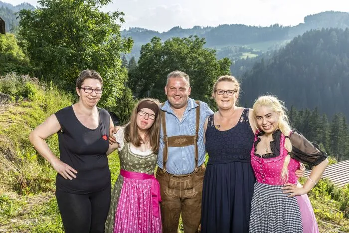 Siggis andere Bewerberinnen, Carmen, Nicole und Selma (v.l.), hatten gegen Sonja (2.v.l.) keine Chance - sie war von Beginn an seine Favoritin.