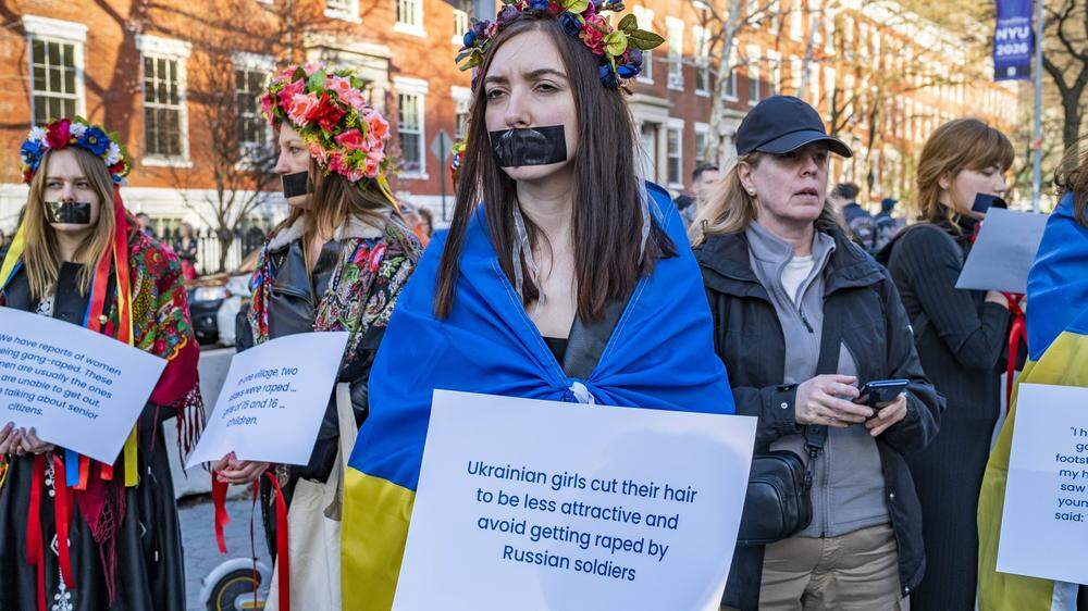 Frauen protestieren gegen Vergewaltigungen im Ukraine-Krieg | Frauen protestieren gegen Vergewaltigungen im Ukraine-Krieg