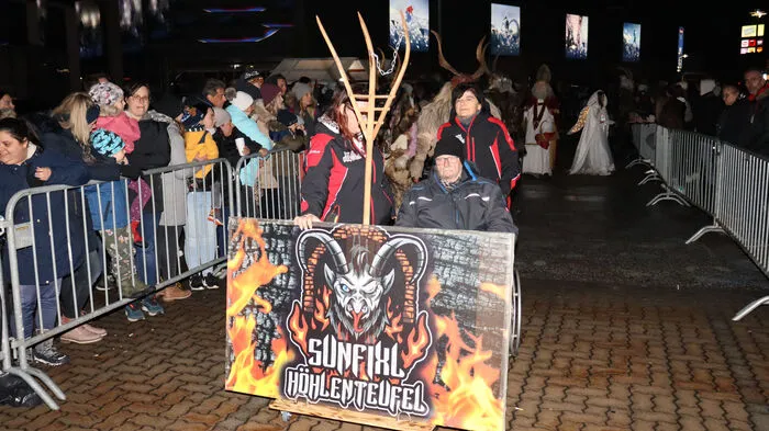 Die Mitglieder der Sunfixl Höhlenteufel organisierten im Bereich der Kaufwelt Rosental einen Krampuslauf und sorgten für ein buntes Treiben mit Perchten- und Brauchtumsgruppen aus der ganzen Steiermark.