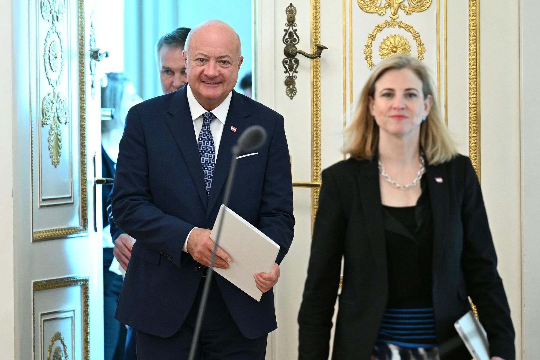 ÖVP gegen Neos: Kleine Fouls unter Partnern