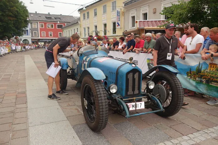 Das älteste Auto des Bewerbs, ein Ballot Rennwagen, der 1920 in Indianapolis Siebenter wurde