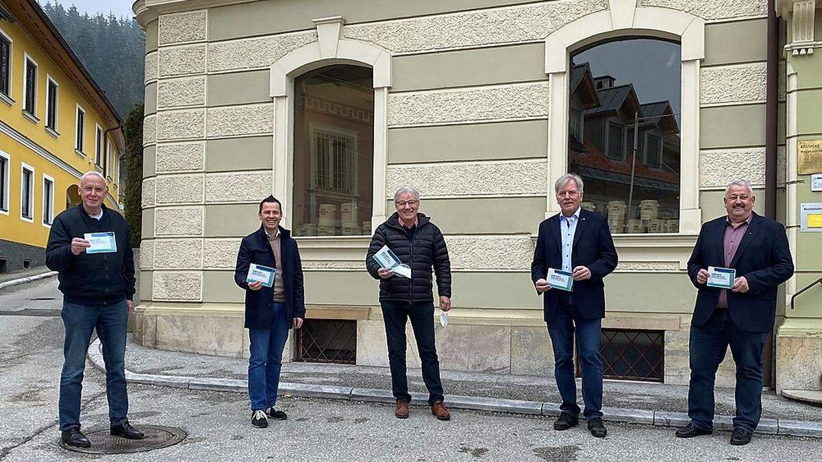 Zogen an einem Strang: die Bürgermeister Bernhard Sadovnik (Globasnitz), Patrick Skubel (neu gewählt in Neuhaus), Stefan Visotschnig (Bleiburg), Gerhard Visotschnig (Neuhaus), Hermann Srienz (Feistritz ob Bleiburg, von links)