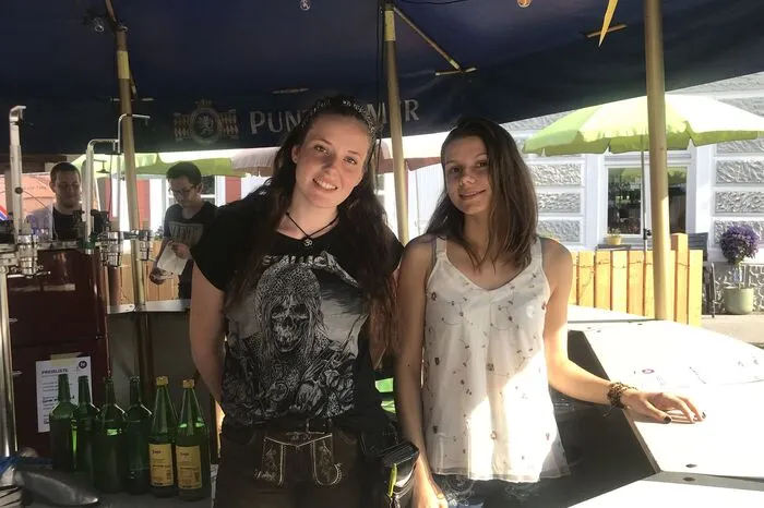 Neben den traditionellen Kirtagsständen, konnten sich die Besucher von den Birkfelder Betrieben und Vereinen kulinarisch verköstigen lassen und zur Musik von „Wird scho wean Musi“, „Die jungen Steirerländer“, „Hannah“ und „SoundXPress“ tanzen.