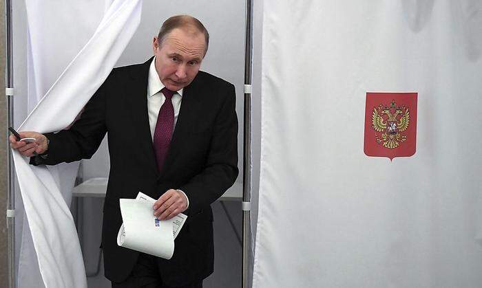 Putin bei der Stimmabgabe
