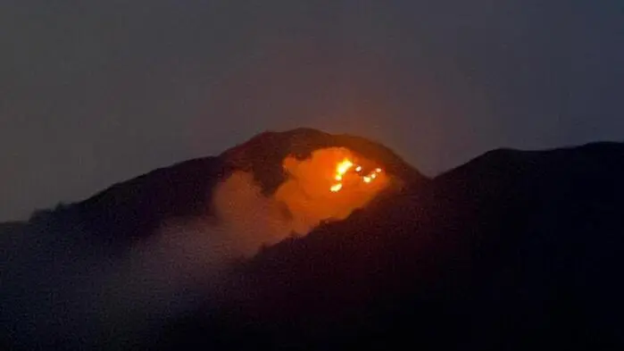 Der Brand auf rund 1900 Meter war gestern Abend nicht zu übersehen