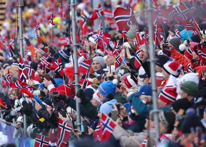 TRONDHEIM,NORWAY,06.MAR.25 - NORDIC SKIING, CROSS COUNTRY SKIING - FIS Nordic World Ski Championships, 4x7.5 km relay, men. Image shows fans and flags.
Photo: GEPA pictures/ Harald Steiner