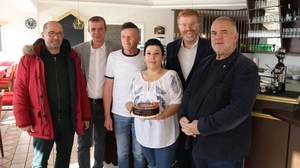<em>Harald Bergmann, Erwin Schabhüttl, Wolfgang Knauseder und Jörg Opitz besuchten Zenad und Hana Delic </em>