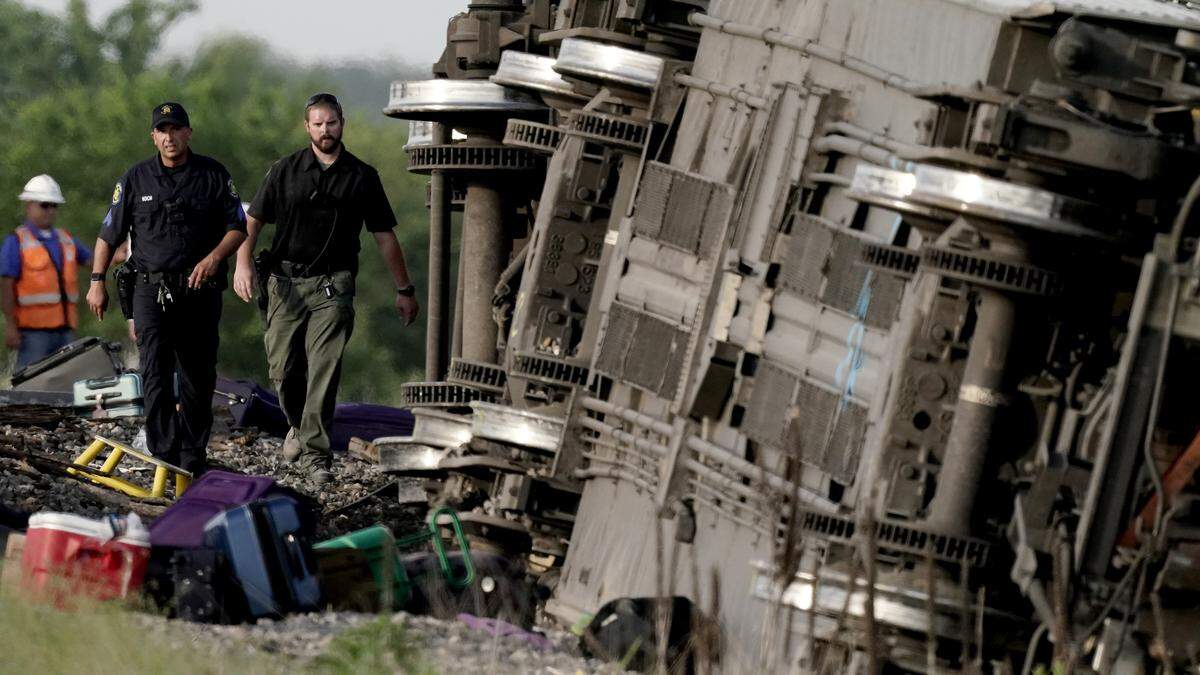 Der Zug entgleiste auf dem Weg von LA nach Chicago 