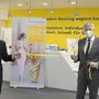 CEO Christian Kubitschekvund LH Peter Kaiser bei der Wiedereröffnung der Filiale in der Domgasse in Klagenfurt