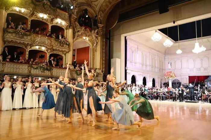 Das Kinderballett tanzte zu den 4 Jahreszeiten von Antonio Vivaldi 