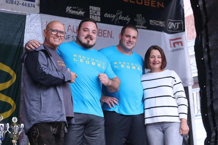 Die LE-Giants hoben außerdem Baumstämme, trugen 200 Kilogramm schwere Koffer und mussten auch die "Gösser Challenge" mit speziell präparierten Bierkästen bestreiten.