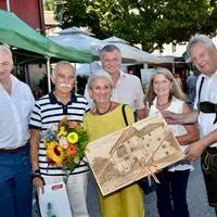 Bezirkshauptmann Heinz Pansi, Wolfgang Hazivar, Brigitte Szeiler, die Gastgeber Helmut und Roswitha Simschitz sowie Bürgermeister Leopold Astner