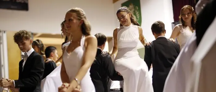 Das Borg Birkfeld eröffnete am Samstag mit 42 Maturantinnen und Maturanten die heurige Ballsaison im Bezirk Weiz