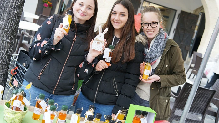 Geöffnet ist der Markt jeden Mittwoch von 8 bis 13 Uhr auf dem Unteren Hauptplatz von Völkermarkt. Über 25 Fieranten bieten bäuerliche Produkte, Lebensmittel, Bekleidung und Kunsthandwerk an. Eine kleine Variante des Marktes gibt es auch am Samstag, den neuen Frischemarkt am Freitag.