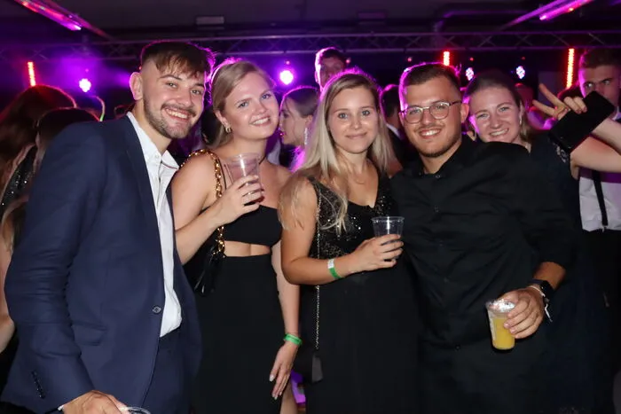 Ob in der Disco oder im Festsaal, es wurde getanzt und gefeiert über alle Generationen hinweg.
