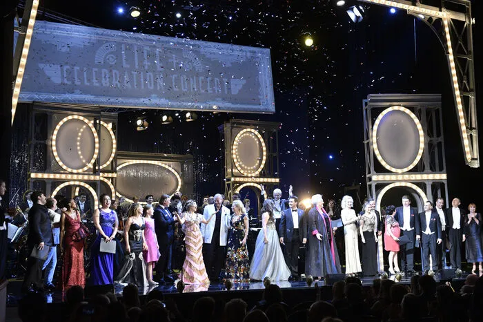 Dienstagabend fand im Wiener Burgtheater zunächst das "Life+ Celebration Concert" statt, das stets im Vorfeld des Aids-Charity-Events veranstaltet wird.