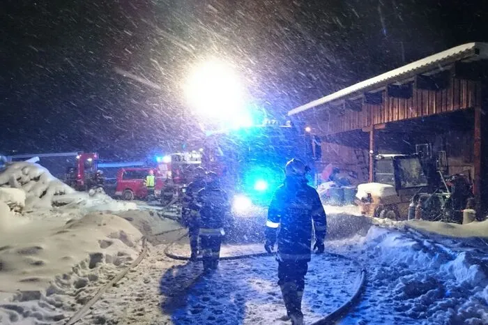 Ein Anrainer hatte das Feuer bemerkt und Alarm geschlagen.