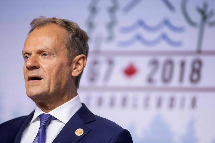„Aufs Schlimmste“ vorbereiten. Ratspräsident Donald Tusk sei an Lösungen und nicht an Problemen interessiert, sagte gestern ein Sprecher. Dennoch wies Tusk in seinem Einladungsschreiben darauf hin, dass man in der EU mit „dem Schlimmsten“ rechnen müsse. Tusk hat beim Gipfel übrigens auch Nato-Generalsekretär Jens Stoltenberg zu Gast.