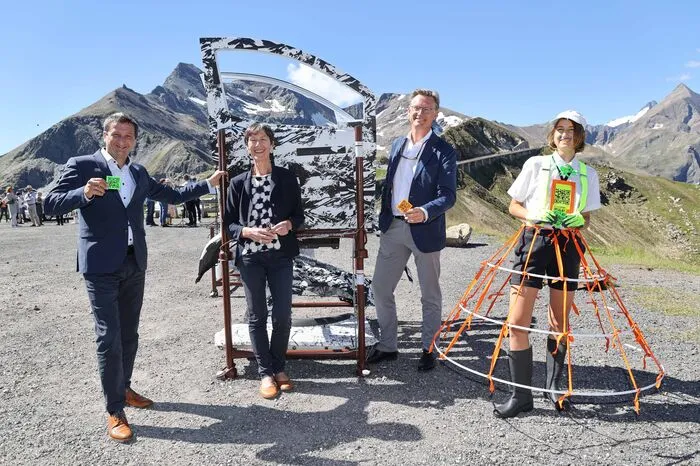 Volker Bidmon (Leiter Abteilung Straßenbau, Land Kärnten),Hildegard Fraueneder (Fachausschuss Kunst am Bau &amp; Kunst im öffentlichen Raum, Land Salzburg), Johannes Hörl (Vorstand Großglockner Hochalpenstraßen AG) und Victoria Ferreri (Projekt Lichthöhe.