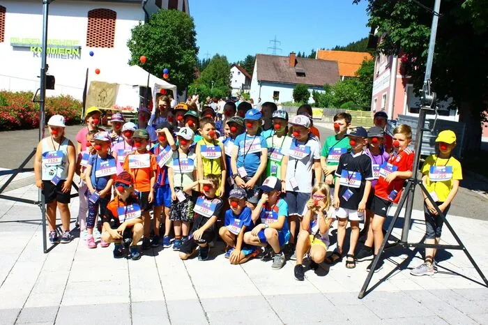 Einige Kinder und Erwachsene brachten es sogar bis zu zehn und 15 Runden - eine Runde hatte eine Länge von 2,2 km. Somit wurden von diesem Läufern 22 bis zu 33 Kilometer gelaufen.
