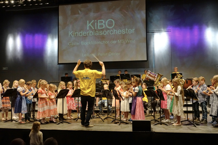Der Blockflötenchor der Musikschule Weiz spielte gemeinsam mit dem KiBO.