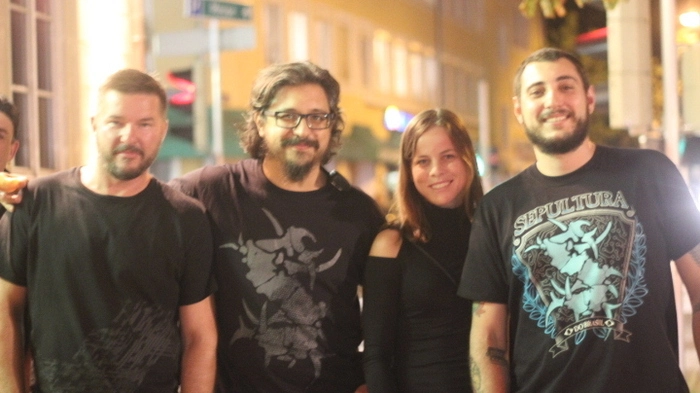 Melanie aus Klagenfurt mit der Sepultura-Crew