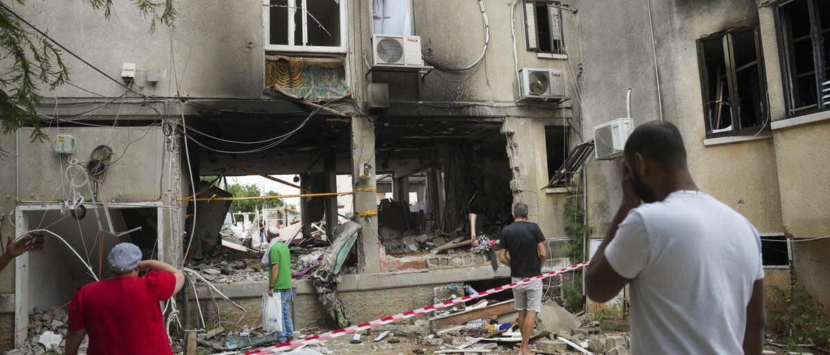 In Israels Straßen ist ein Bild der Zerstörung zu sehen