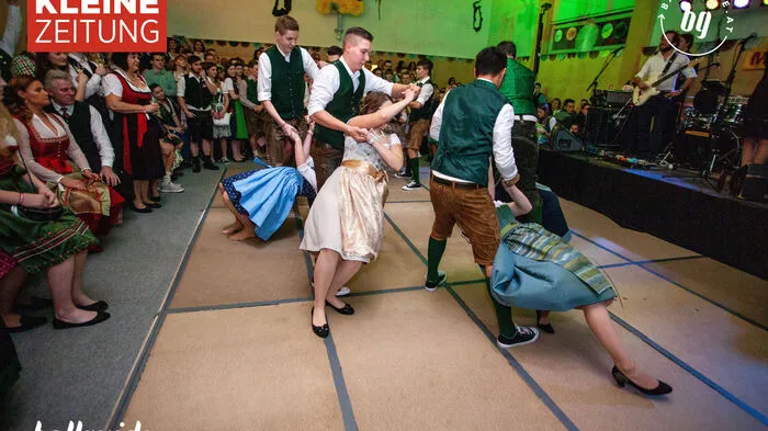 Unter dem Motto "4 Jahre Zirkus - die letzte Vorstellung beginnt!" feierten am Samstag die Maturanten der FS Silberberg ihren Maturaball. Hier gibt's die schönsten Bilder.