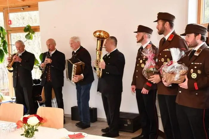 Musik hat für das Paar eine besondere Note: Vor mehr als 65 Jahren sorgte sie dafür, dass beim Tanz eine Partnerschaft begann, die bis heute hält. Im Mai des Vorjahres feierten Maria und Peter Feichtner ihr 65-jähriges Ehejubiläum.
