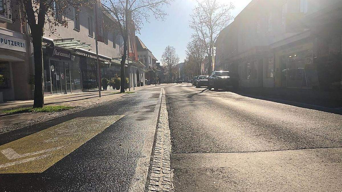 Verwaiste Bürgergasse. Feldbach präsentierte sich am Dienstagvormittag fast menschenleer.