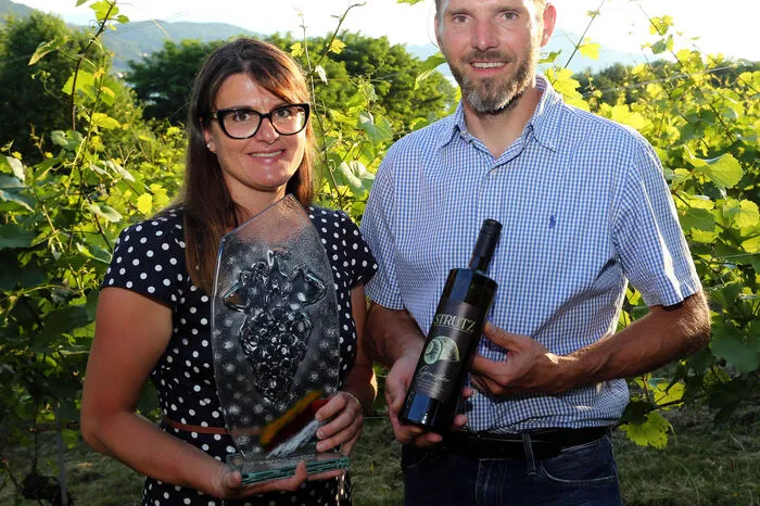 Petra und Günther Strutz aus Wolfsberg produzieren nur Pilz-widerstandsfähige Piwi-Sorten und punkteten mit einem Cabernet Blanc, einer seltenen Weißweinsorte, die aus Rotweinsorten gezüchtet worden war. 